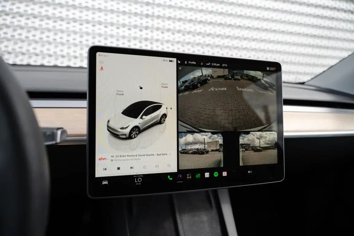 TESLA MODEL Y