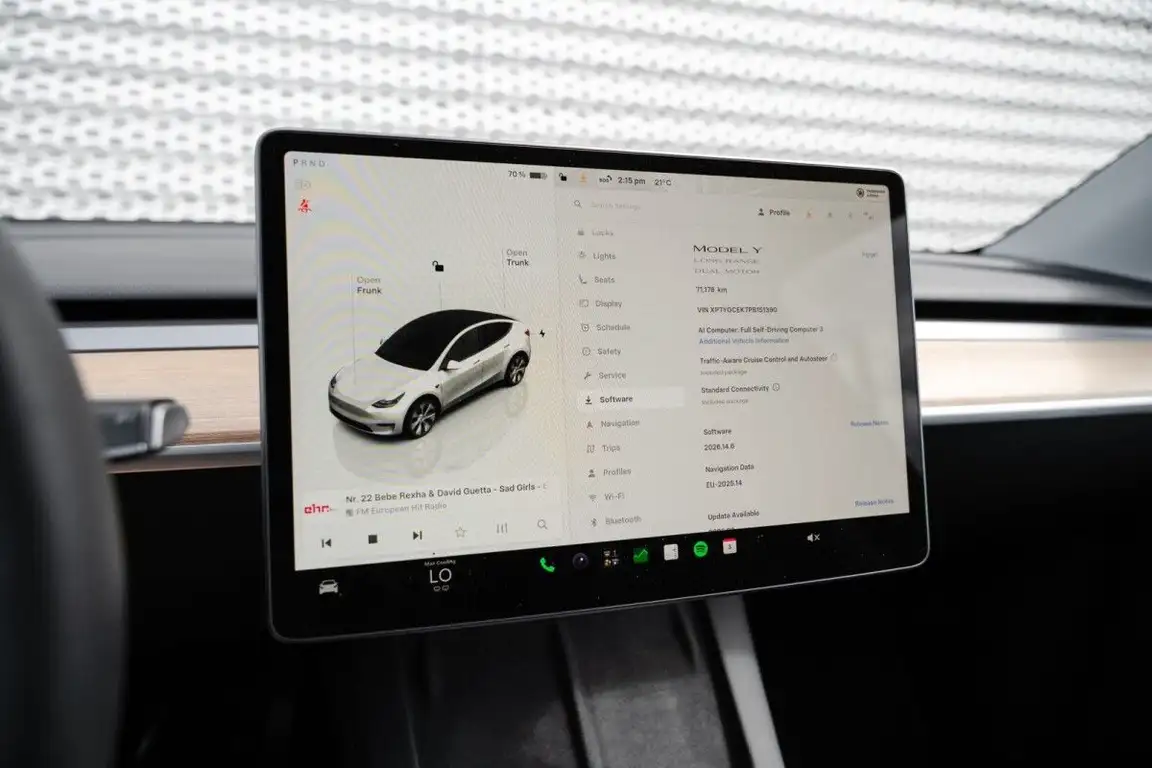 TESLA MODEL Y