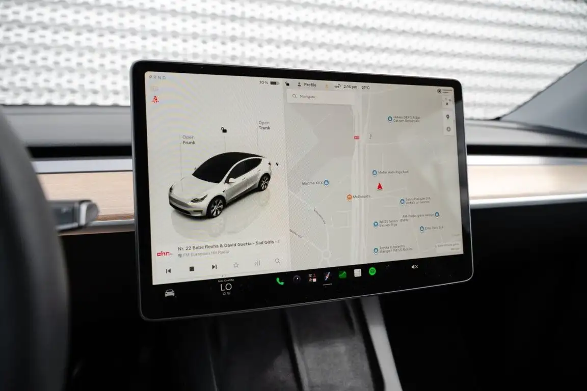 TESLA MODEL Y