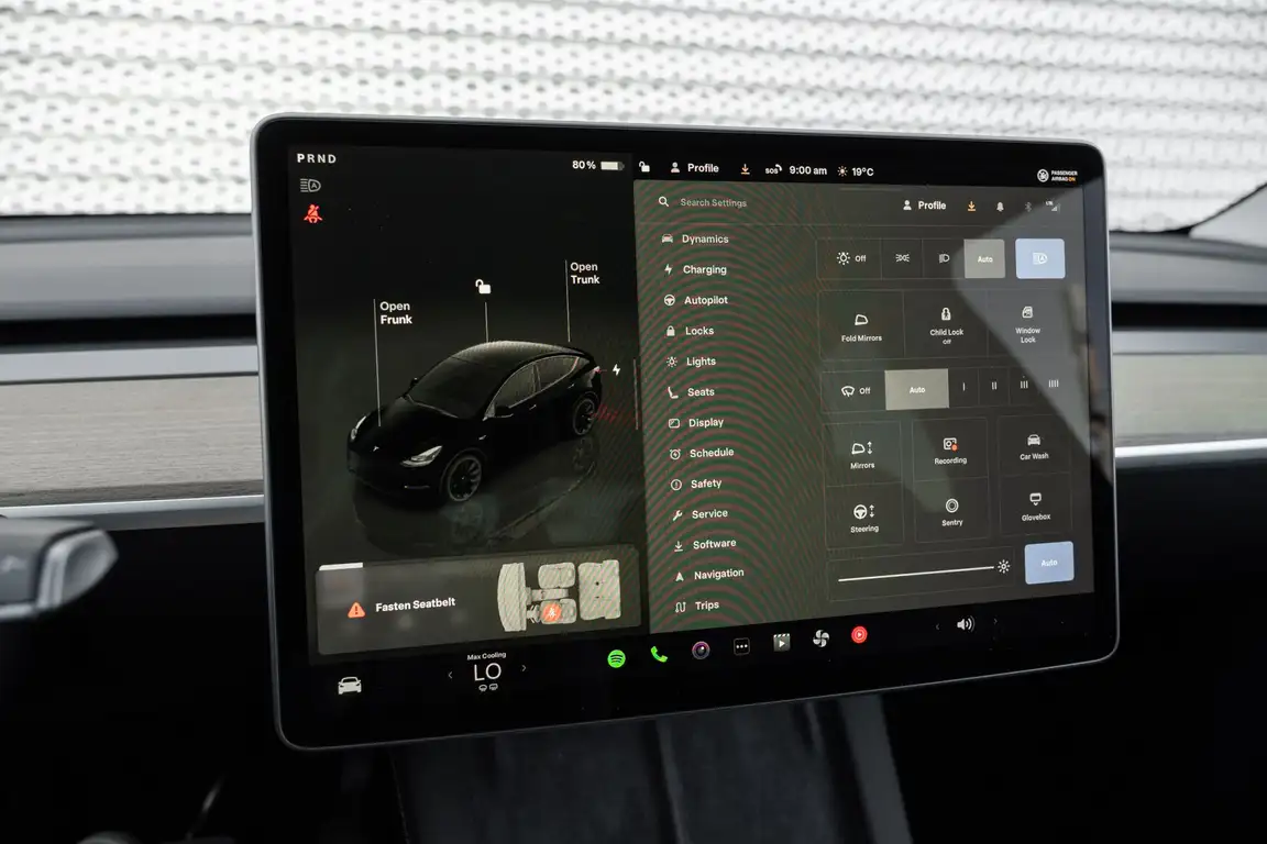 TESLA MODEL Y