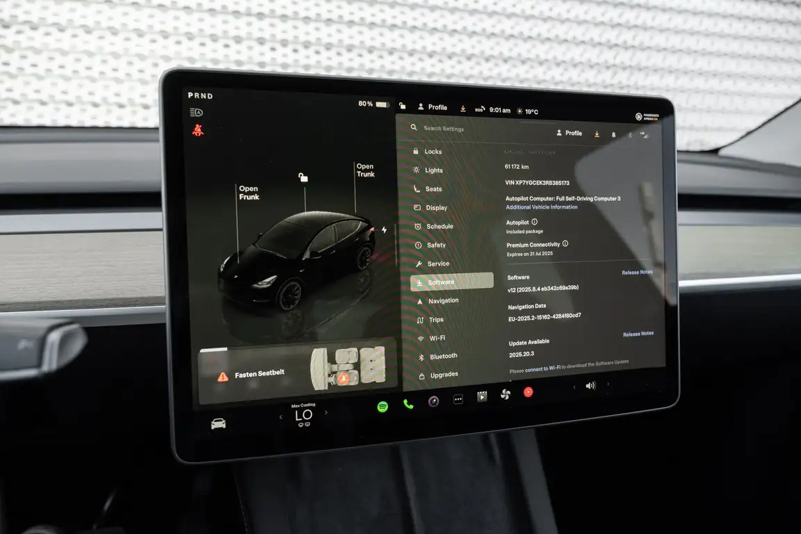 TESLA MODEL Y