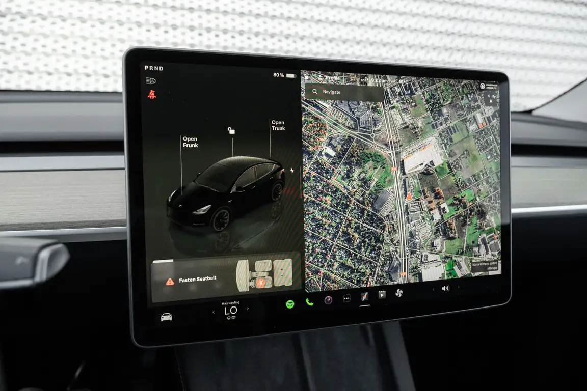 TESLA MODEL Y