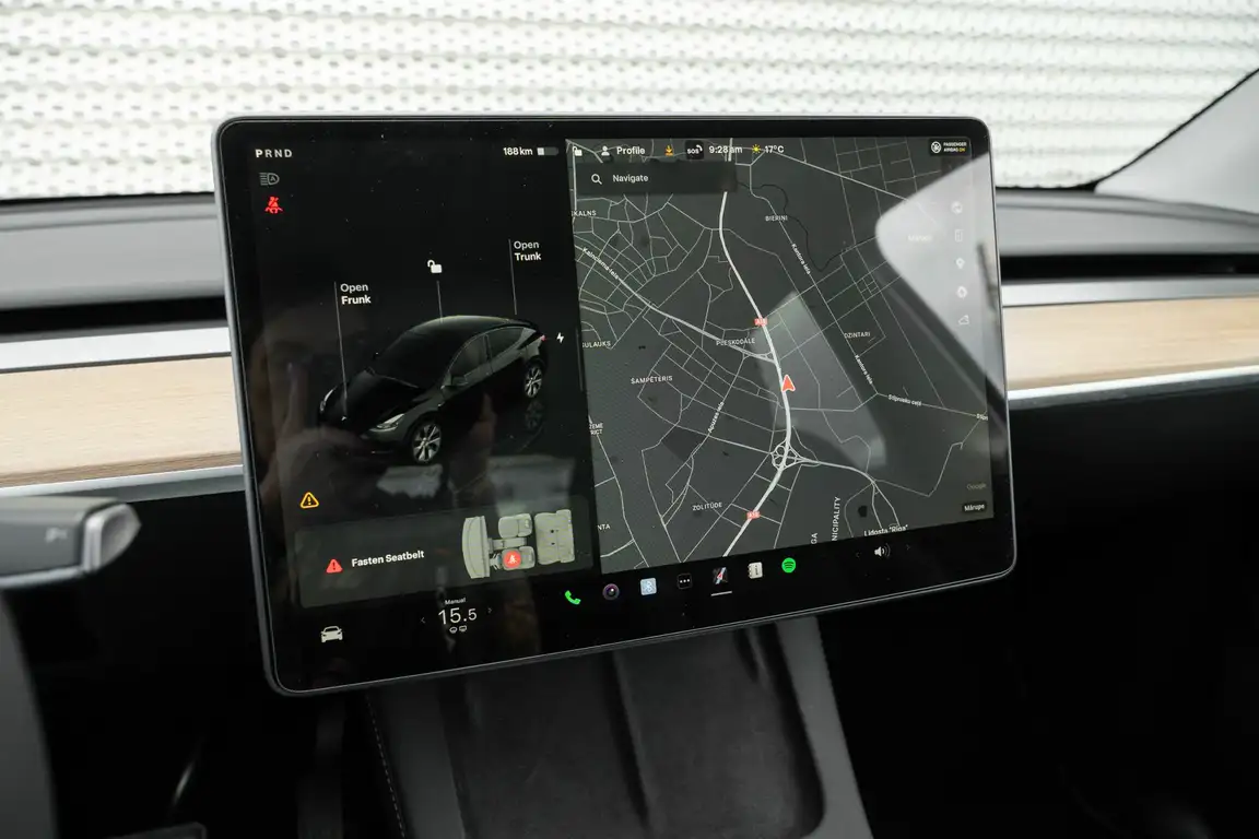TESLA MODEL Y