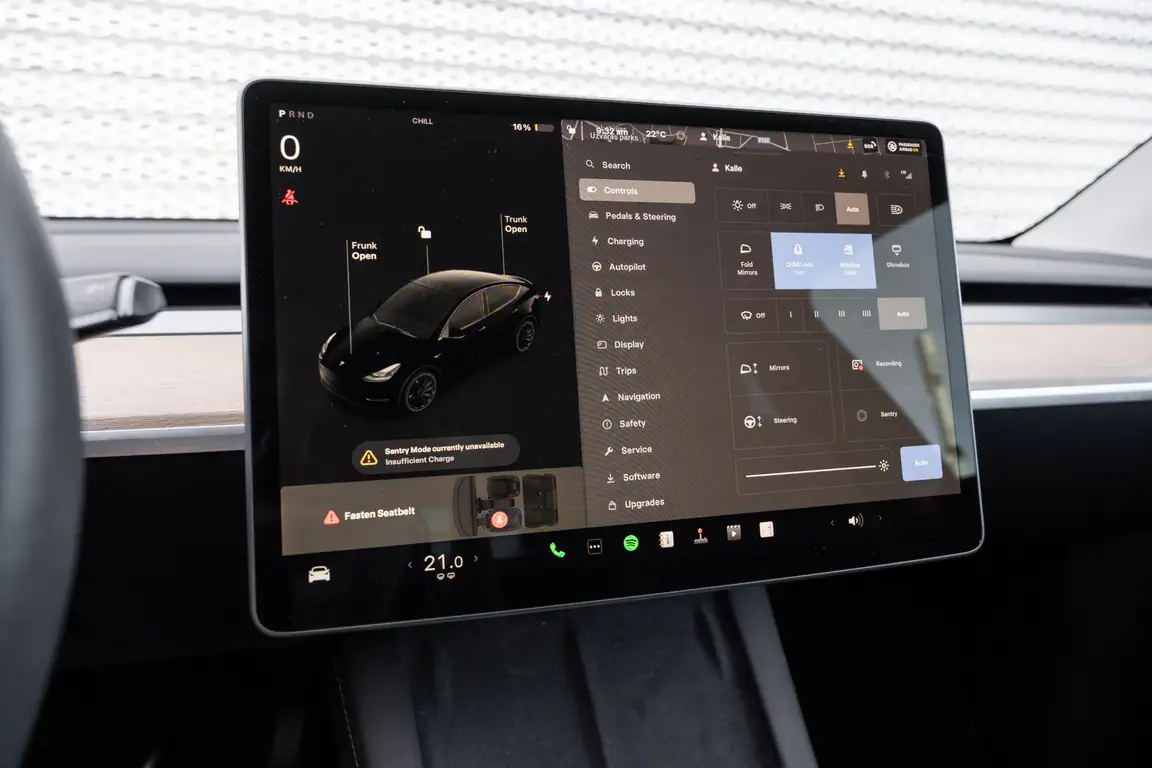 TESLA MODEL Y