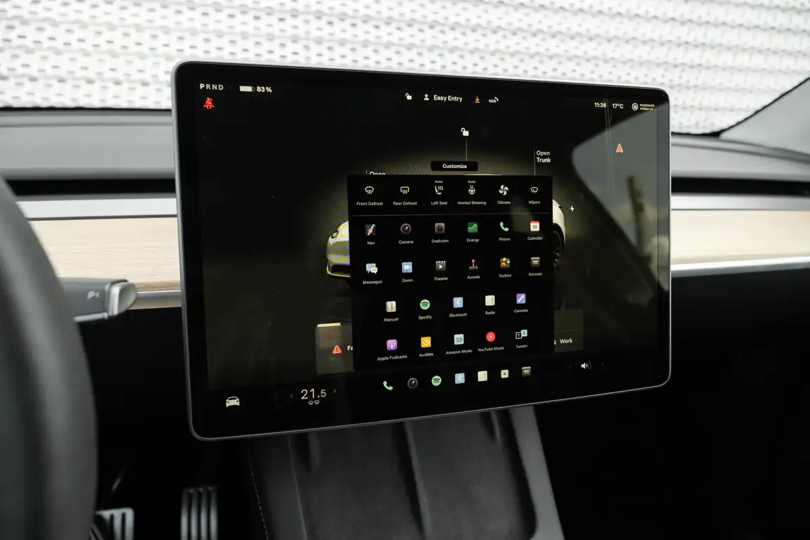 TESLA MODEL Y