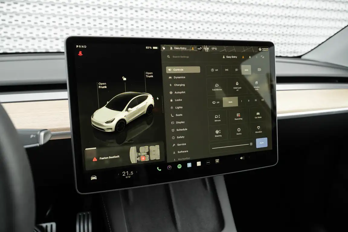 TESLA MODEL Y