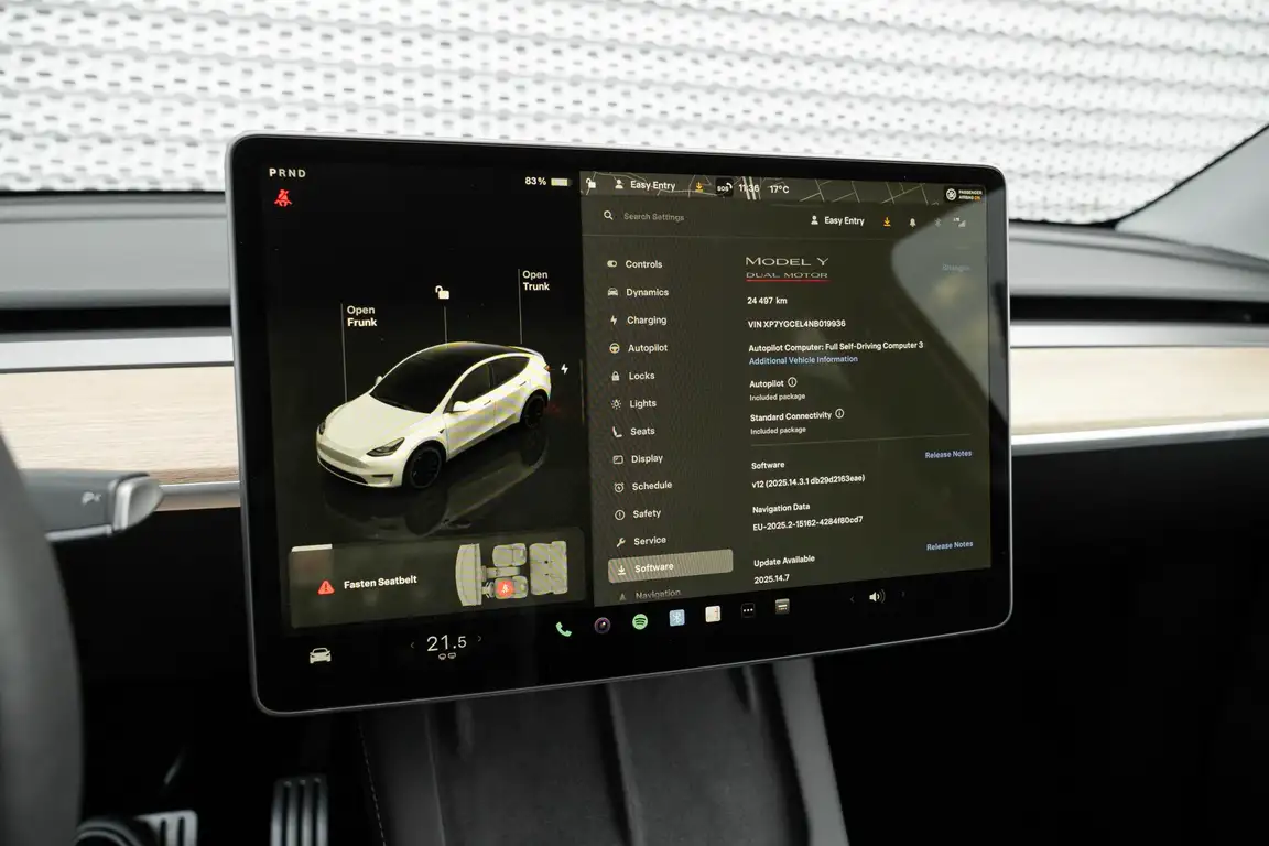 TESLA MODEL Y