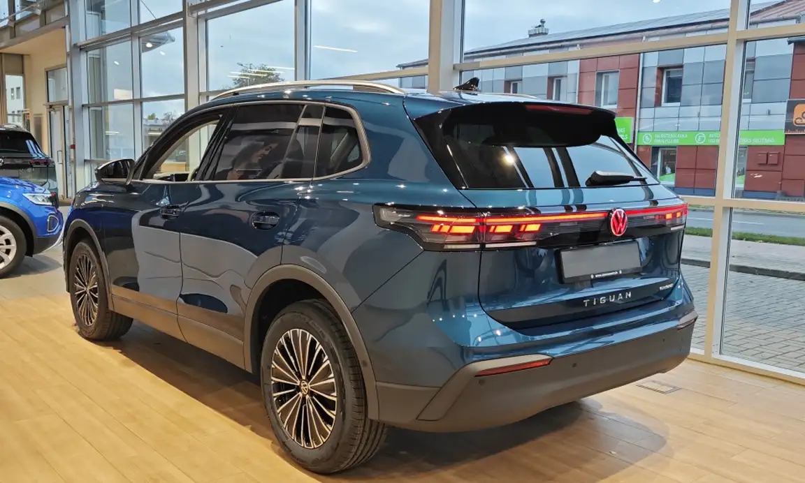 VOLKSWAGEN TIGUAN