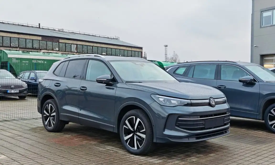 VOLKSWAGEN TIGUAN