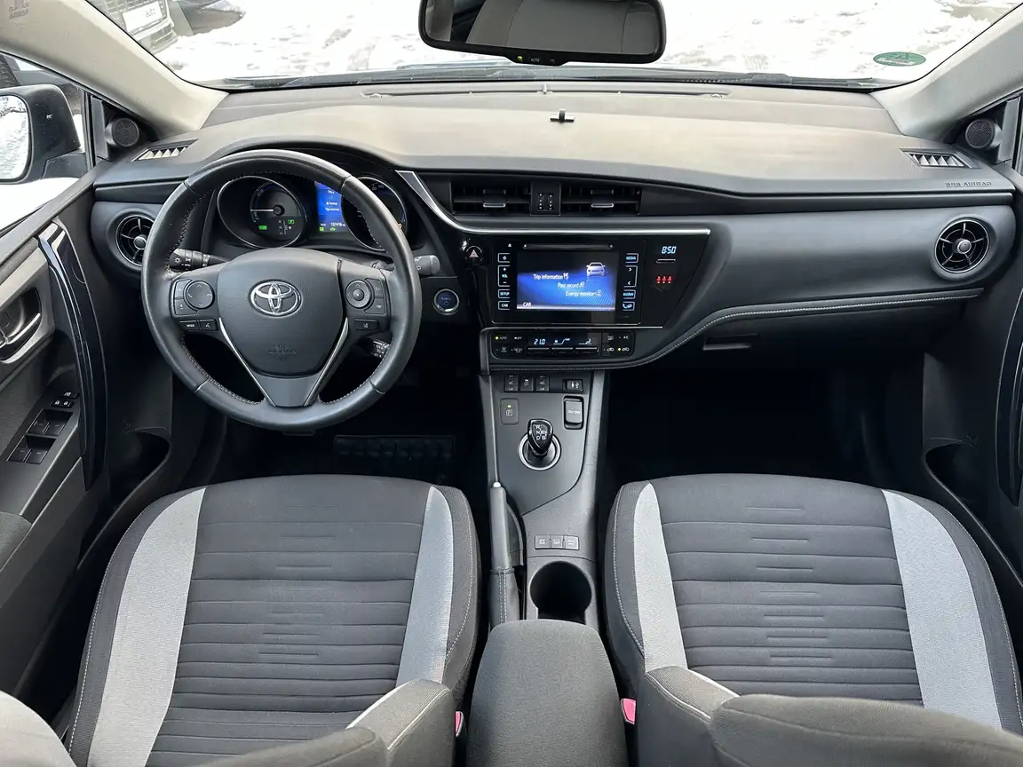 TOYOTA AURIS
