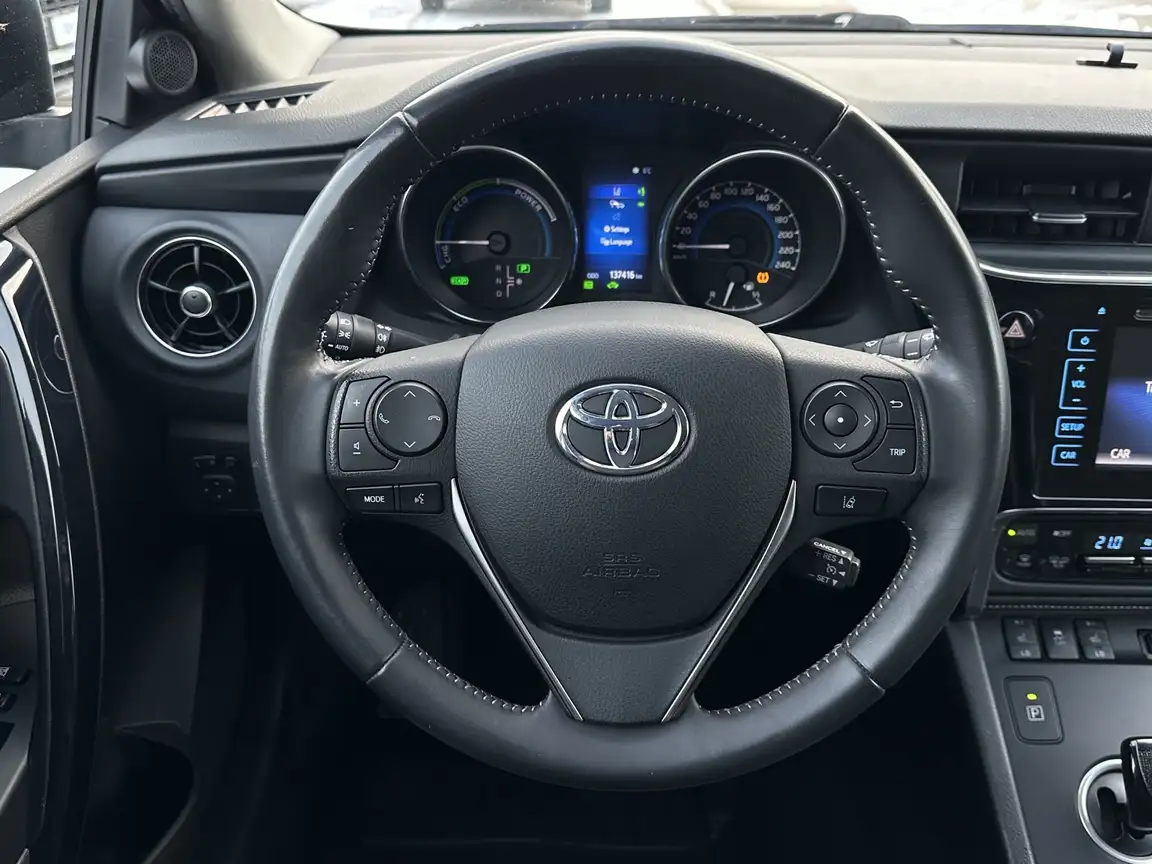 TOYOTA AURIS