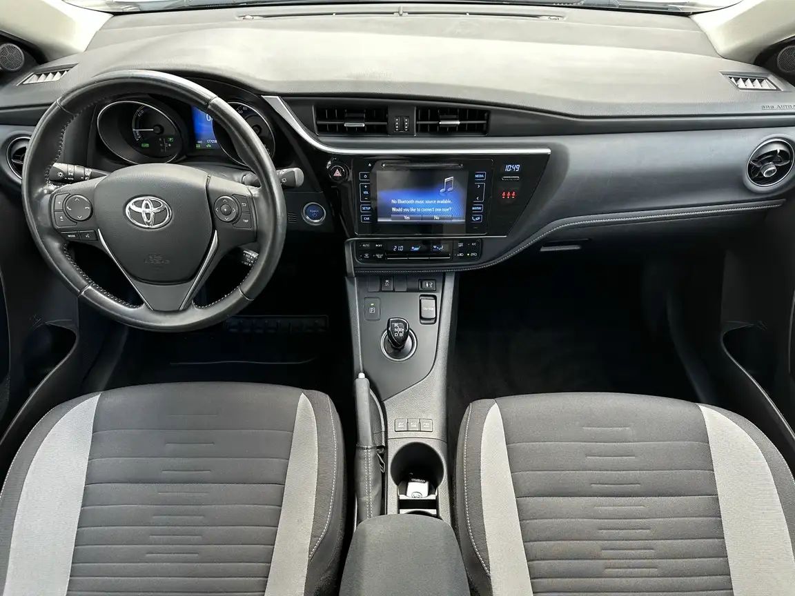 TOYOTA AURIS