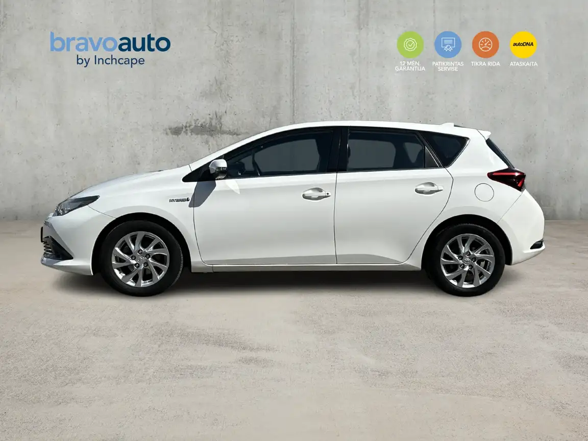 TOYOTA AURIS