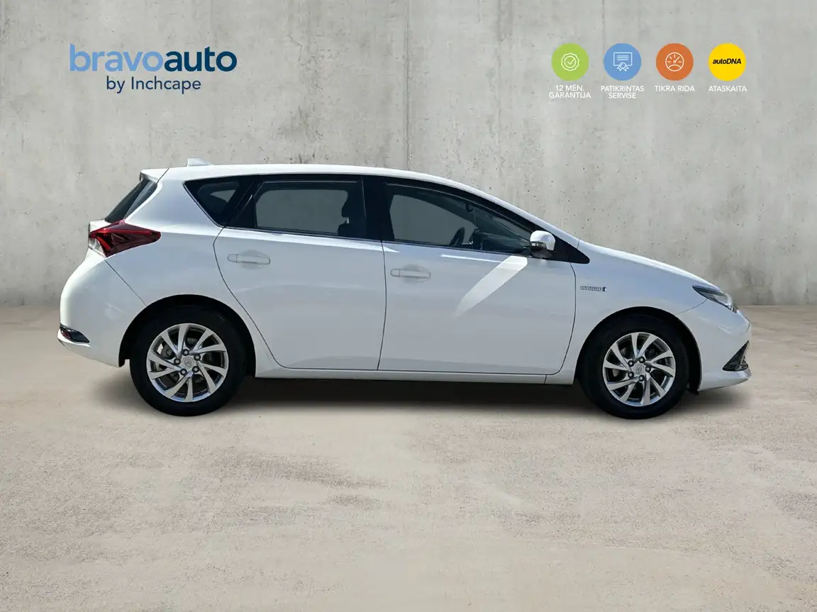 TOYOTA AURIS