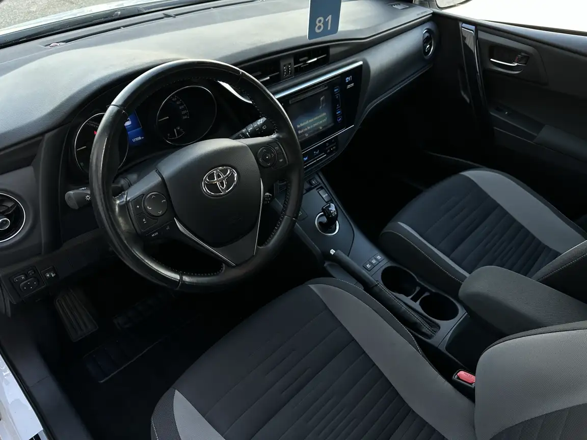 TOYOTA AURIS