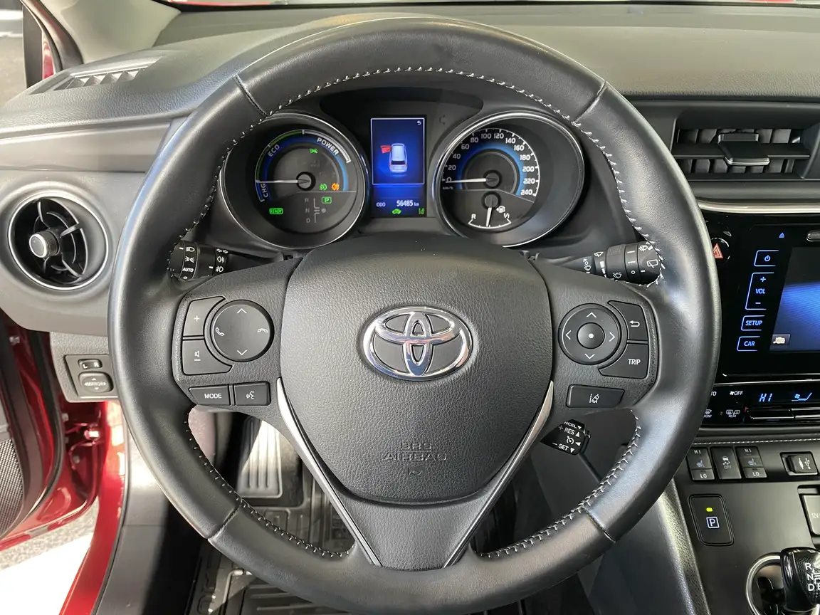 TOYOTA AURIS