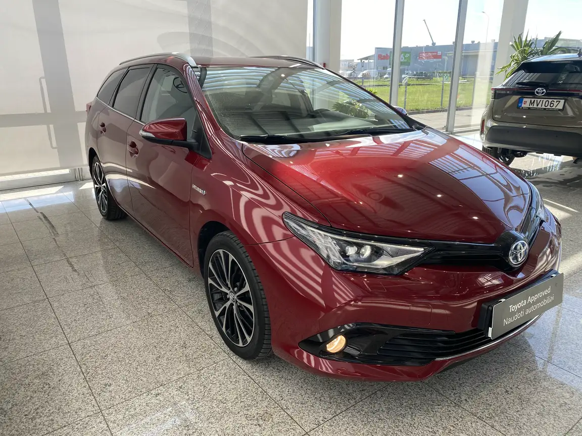 TOYOTA AURIS