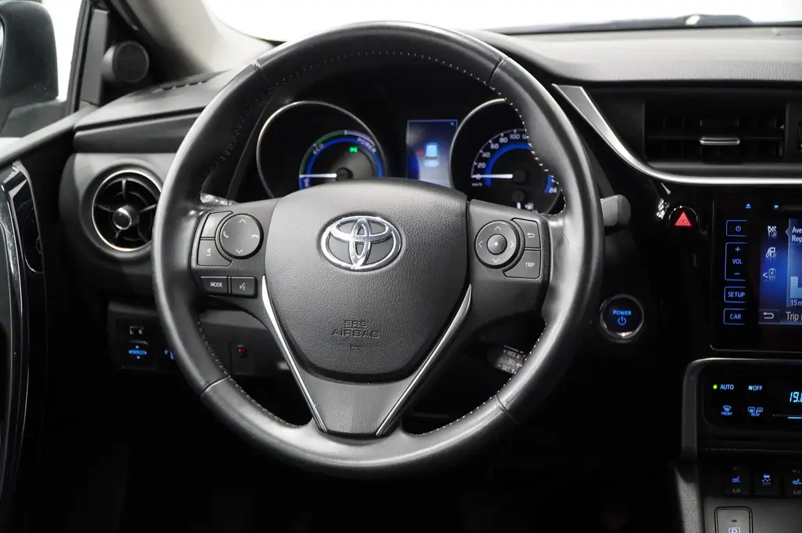 TOYOTA AURIS