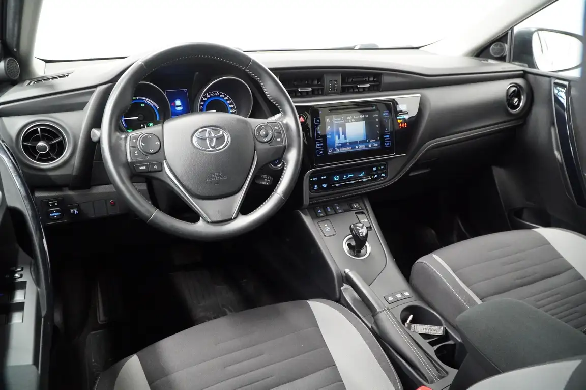 TOYOTA AURIS