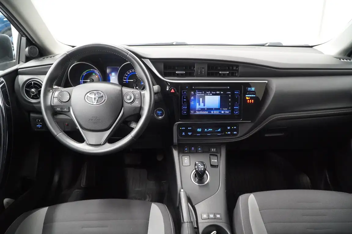 TOYOTA AURIS