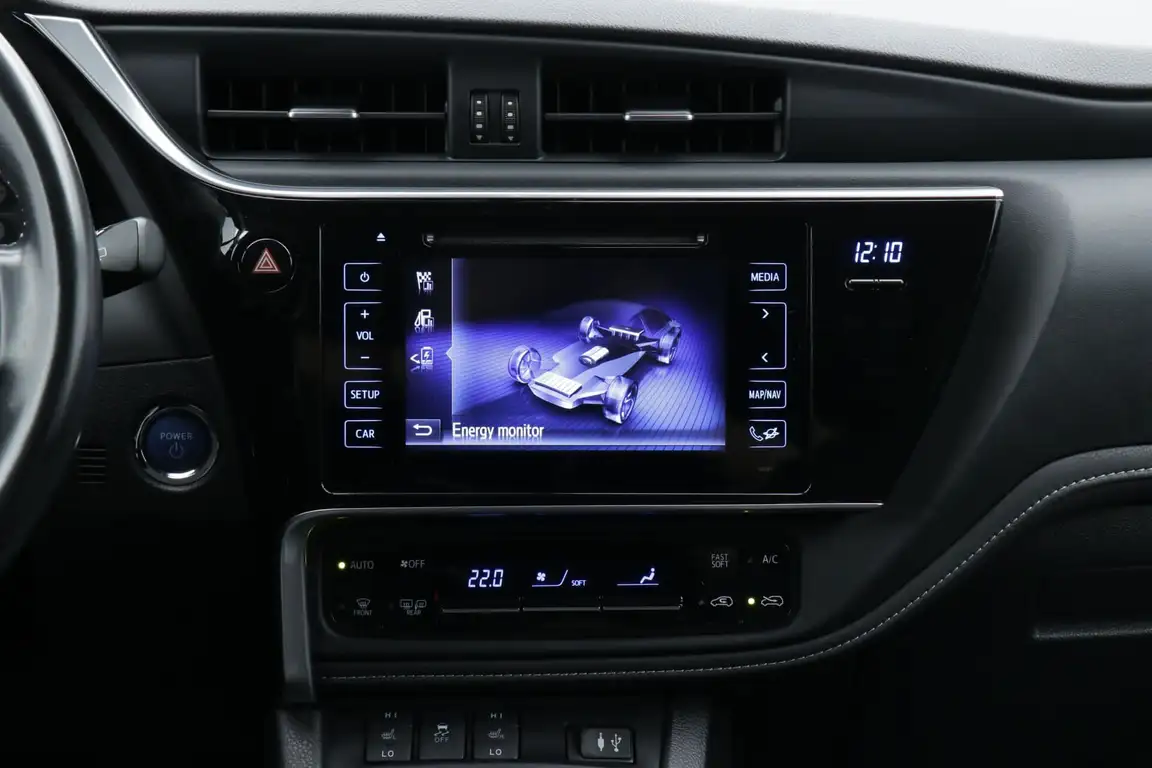 TOYOTA AURIS