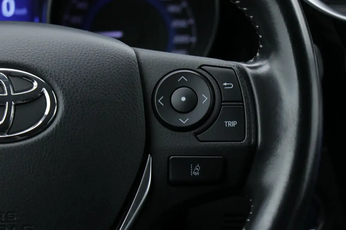 TOYOTA AURIS