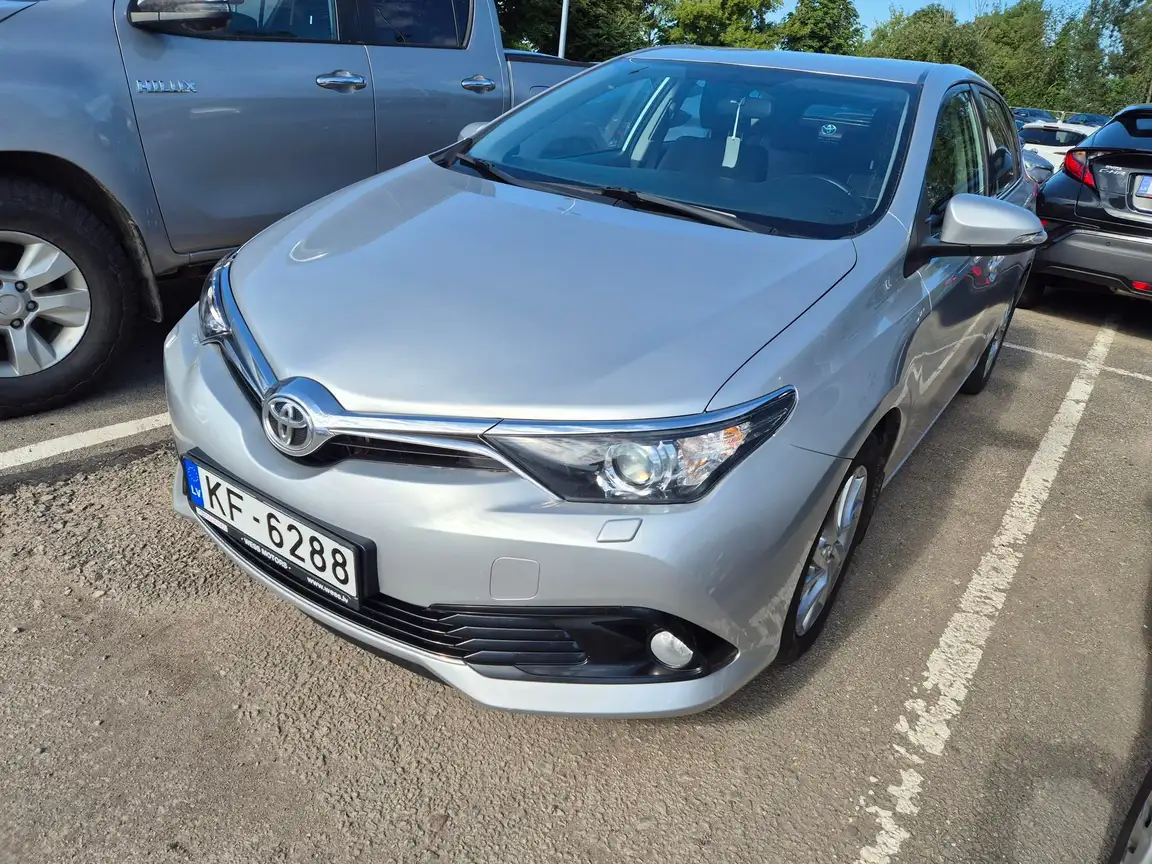 TOYOTA AURIS