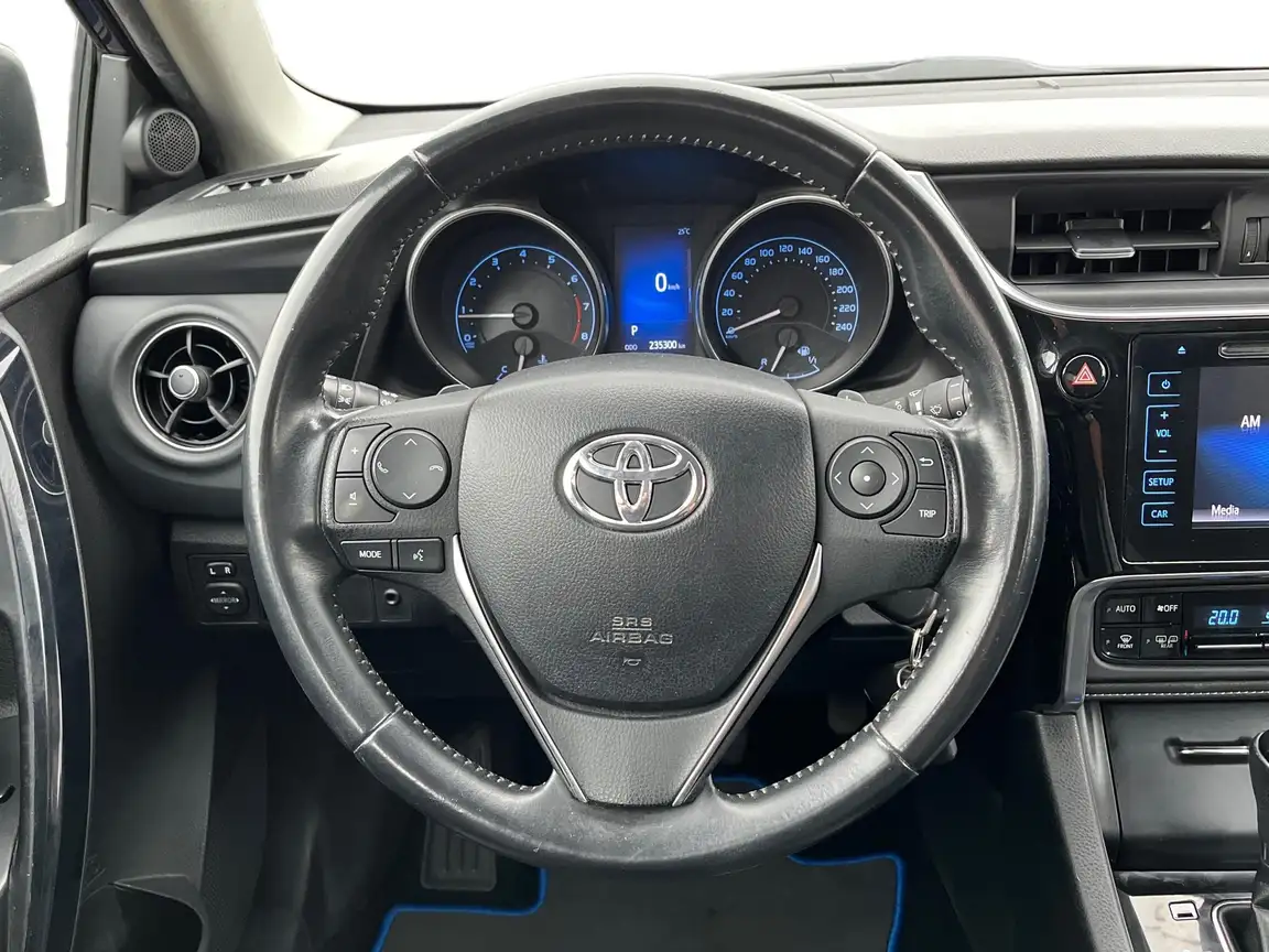 TOYOTA AURIS