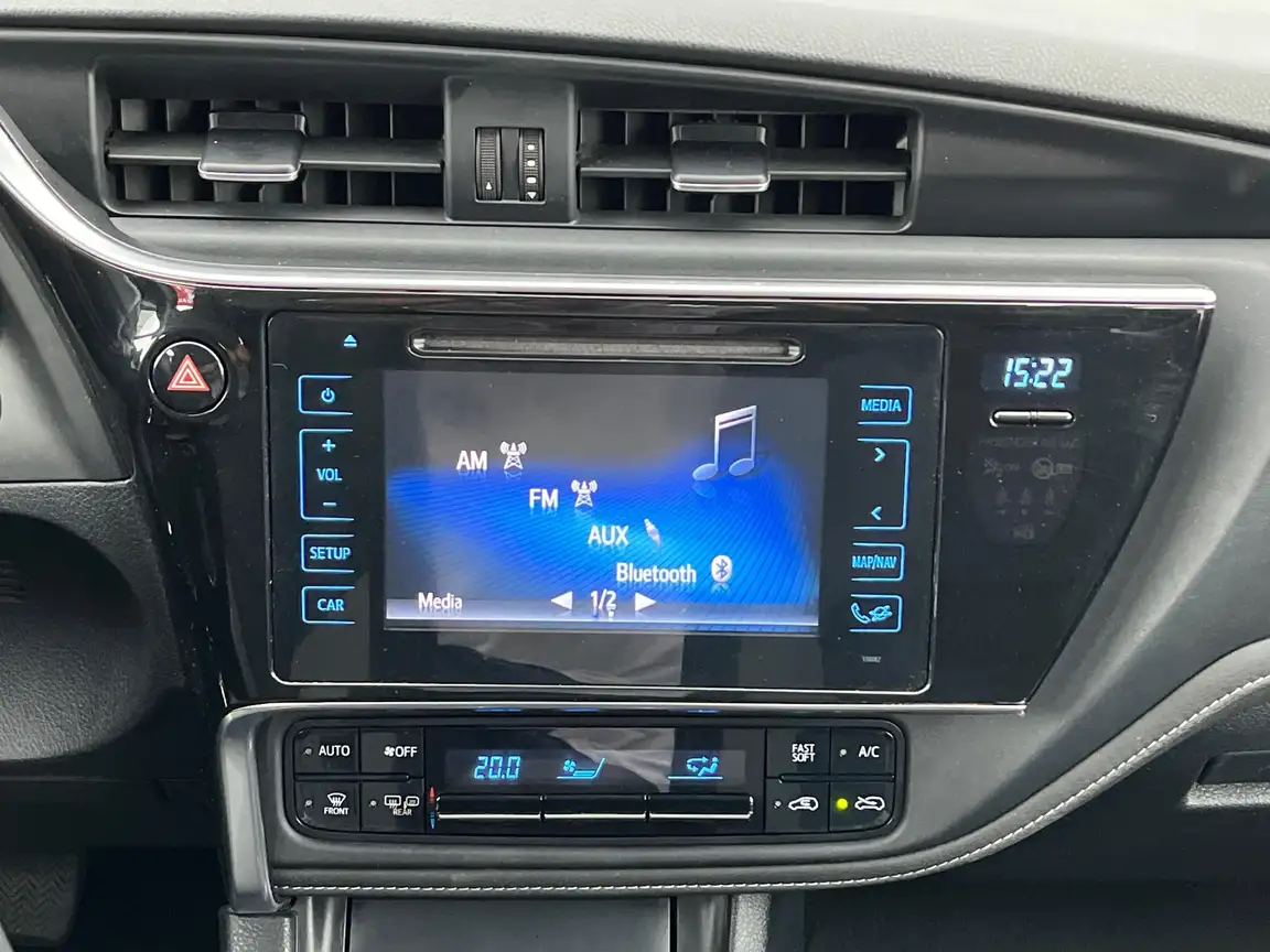 TOYOTA AURIS
