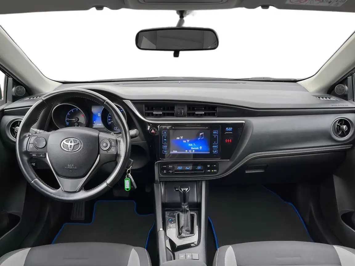 TOYOTA AURIS