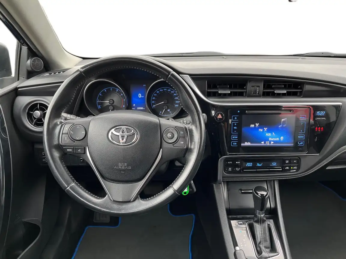 TOYOTA AURIS