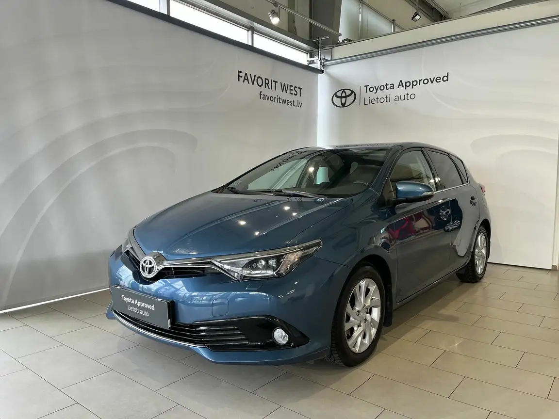 TOYOTA AURIS