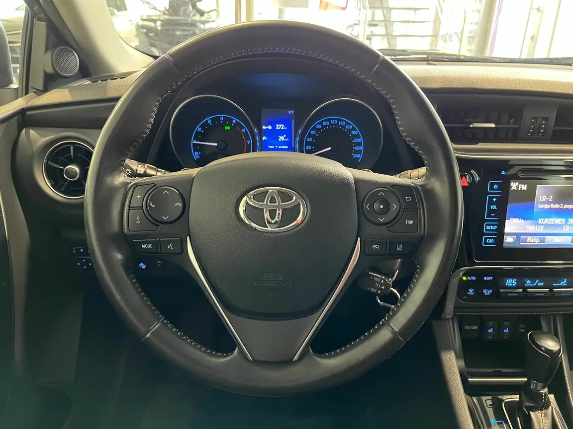 TOYOTA AURIS