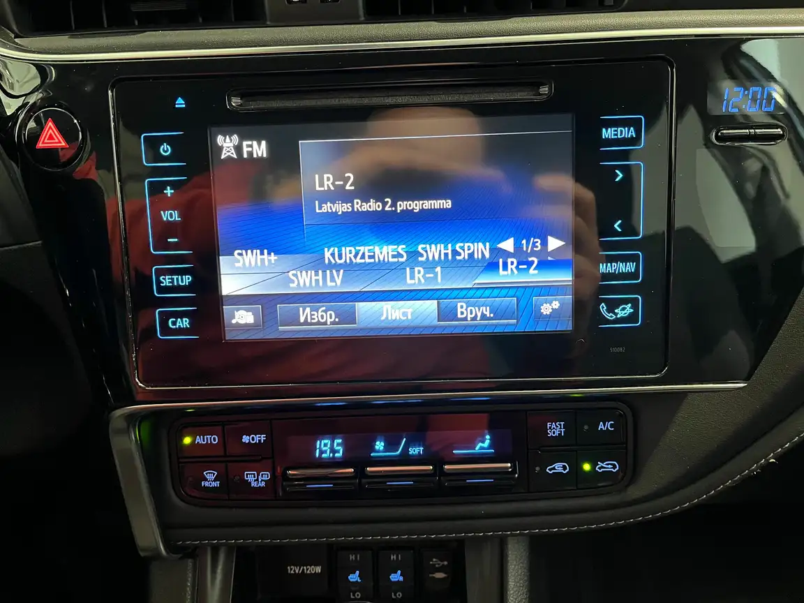 TOYOTA AURIS