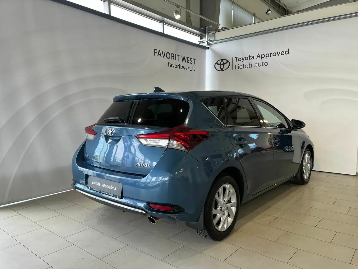 TOYOTA AURIS