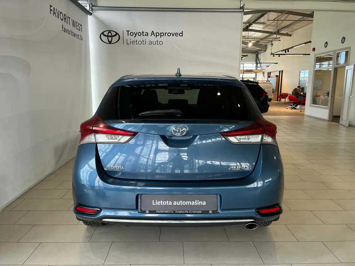 TOYOTA AURIS