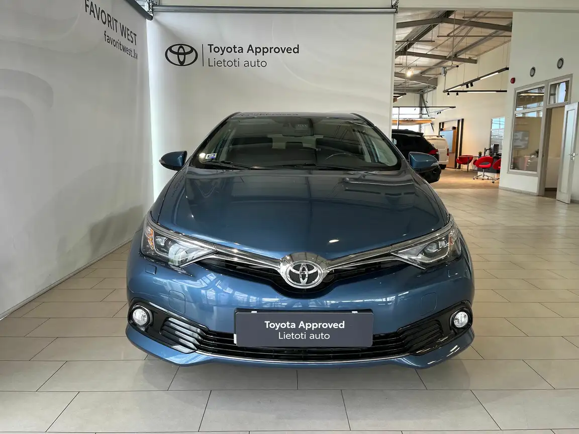 TOYOTA AURIS