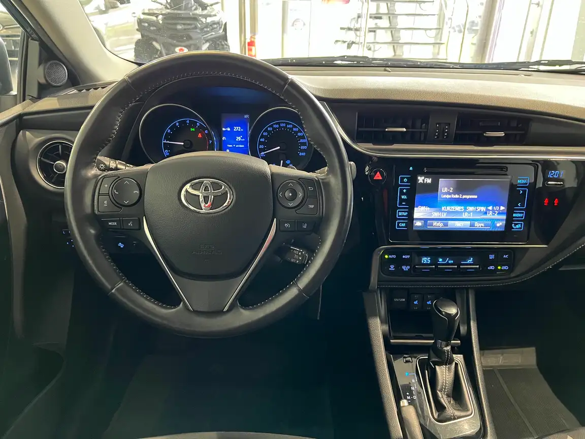 TOYOTA AURIS