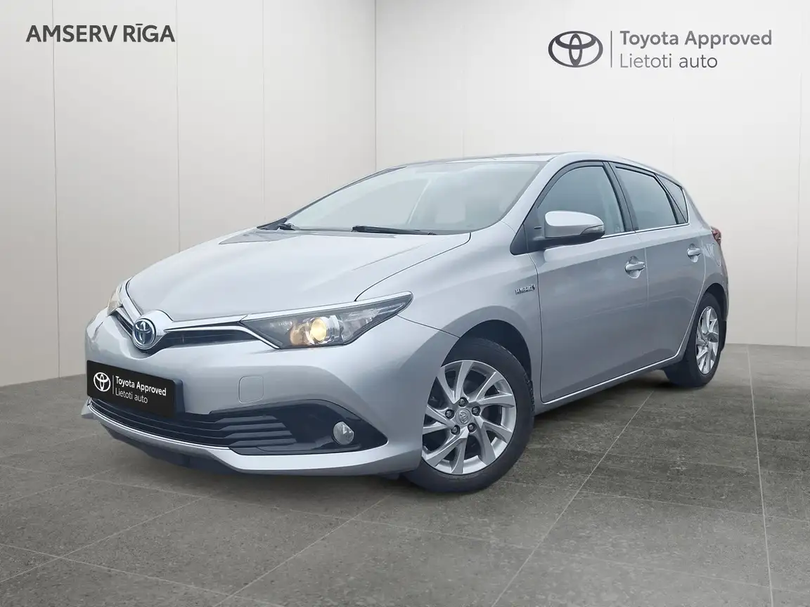 TOYOTA AURIS