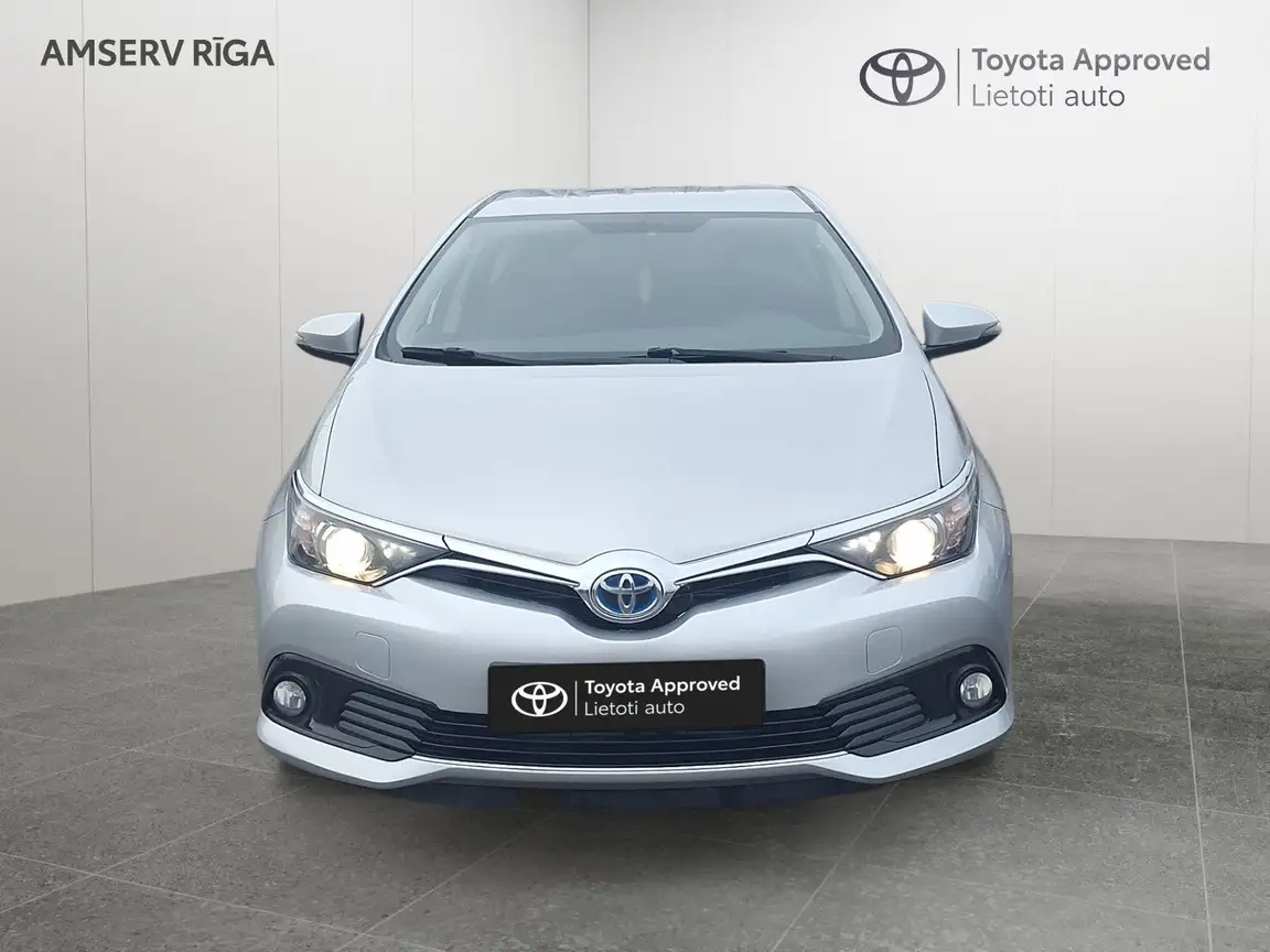 TOYOTA AURIS