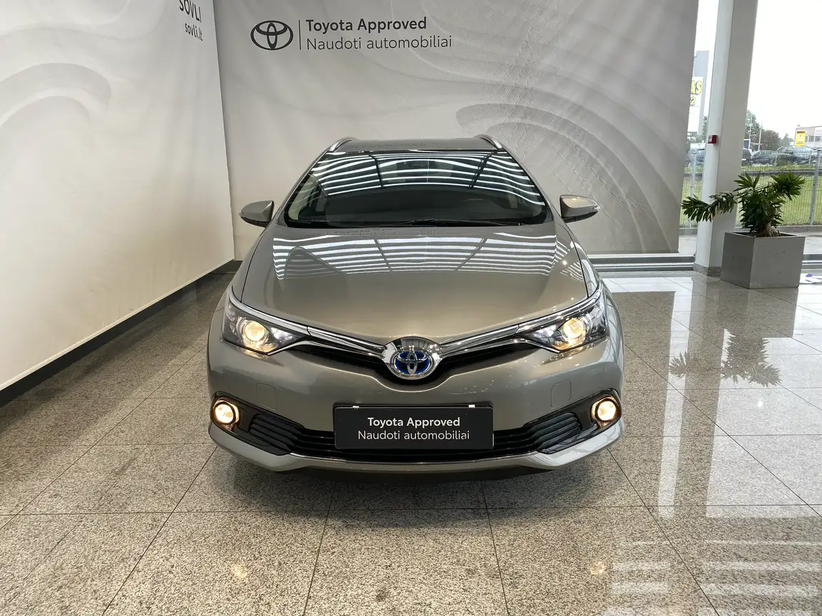 TOYOTA AURIS