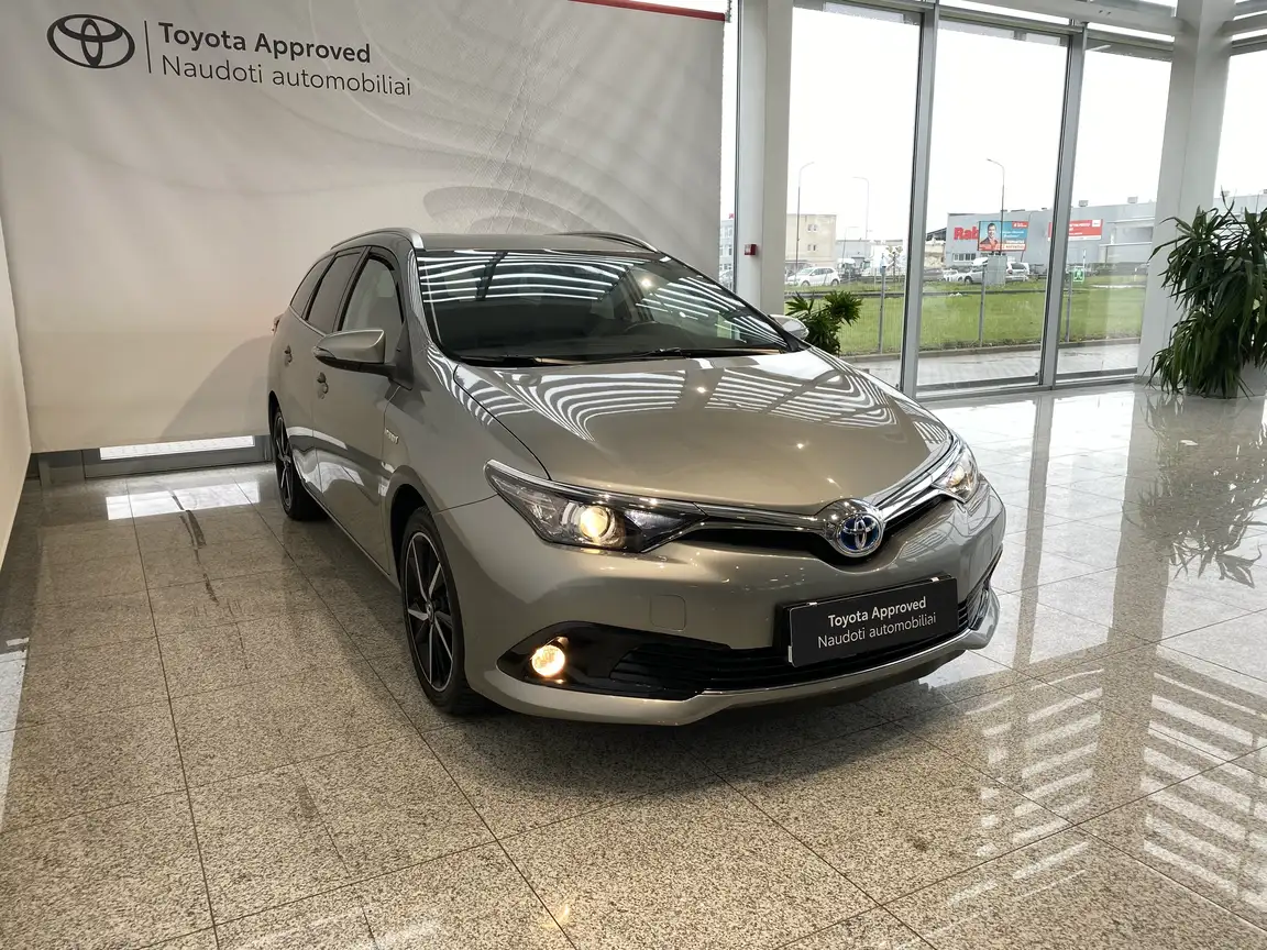 TOYOTA AURIS