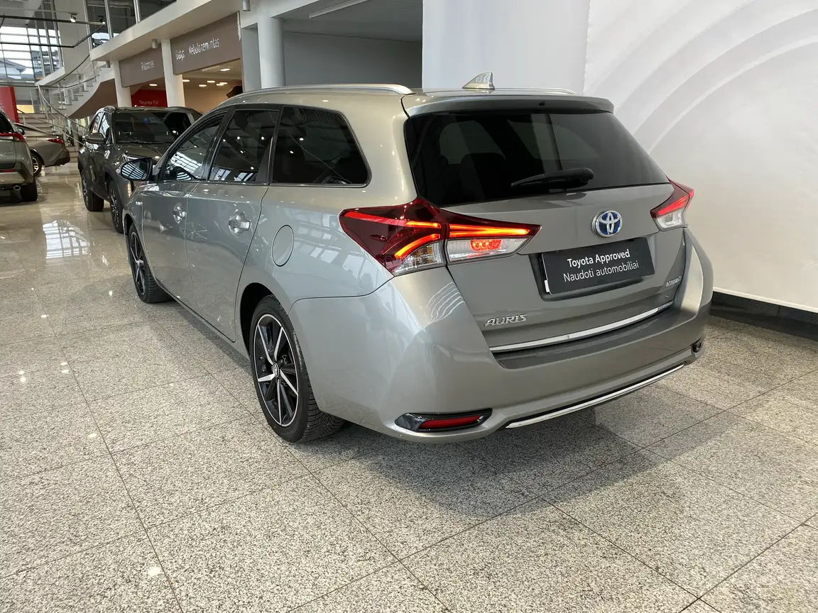 TOYOTA AURIS