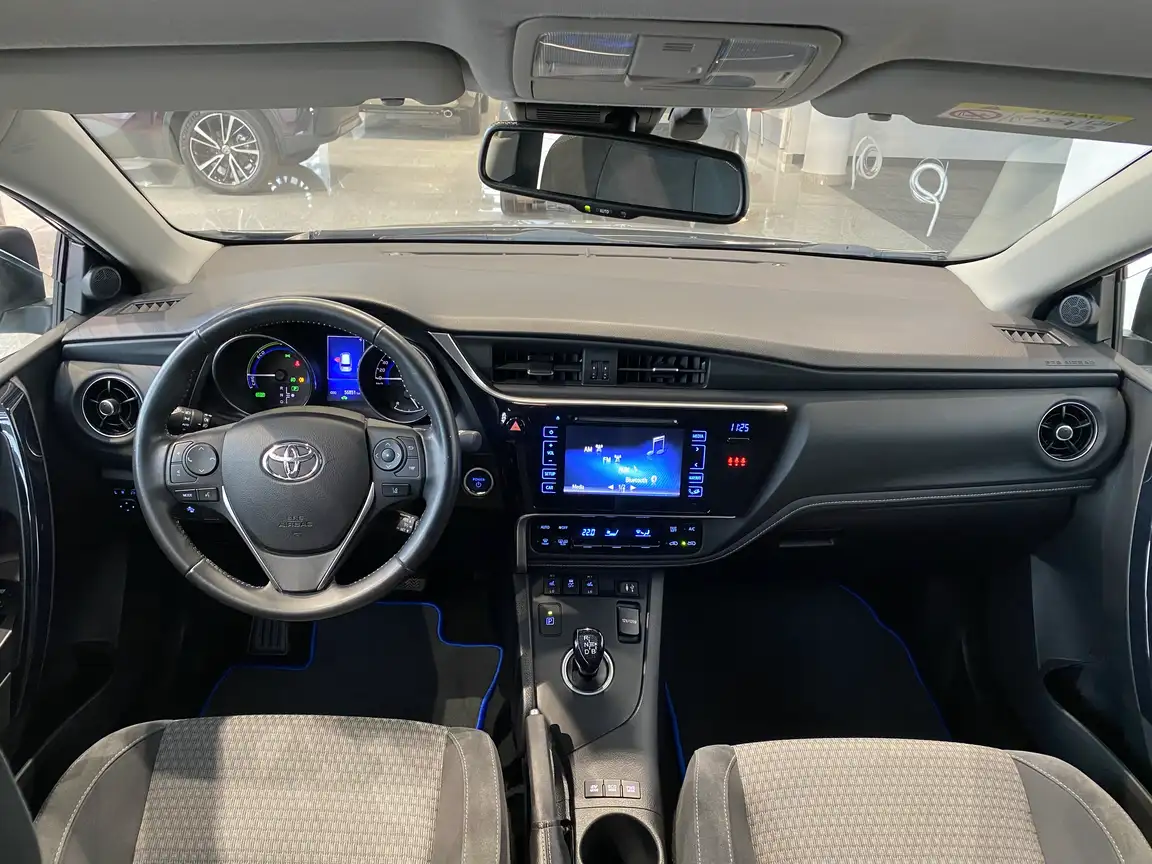 TOYOTA AURIS