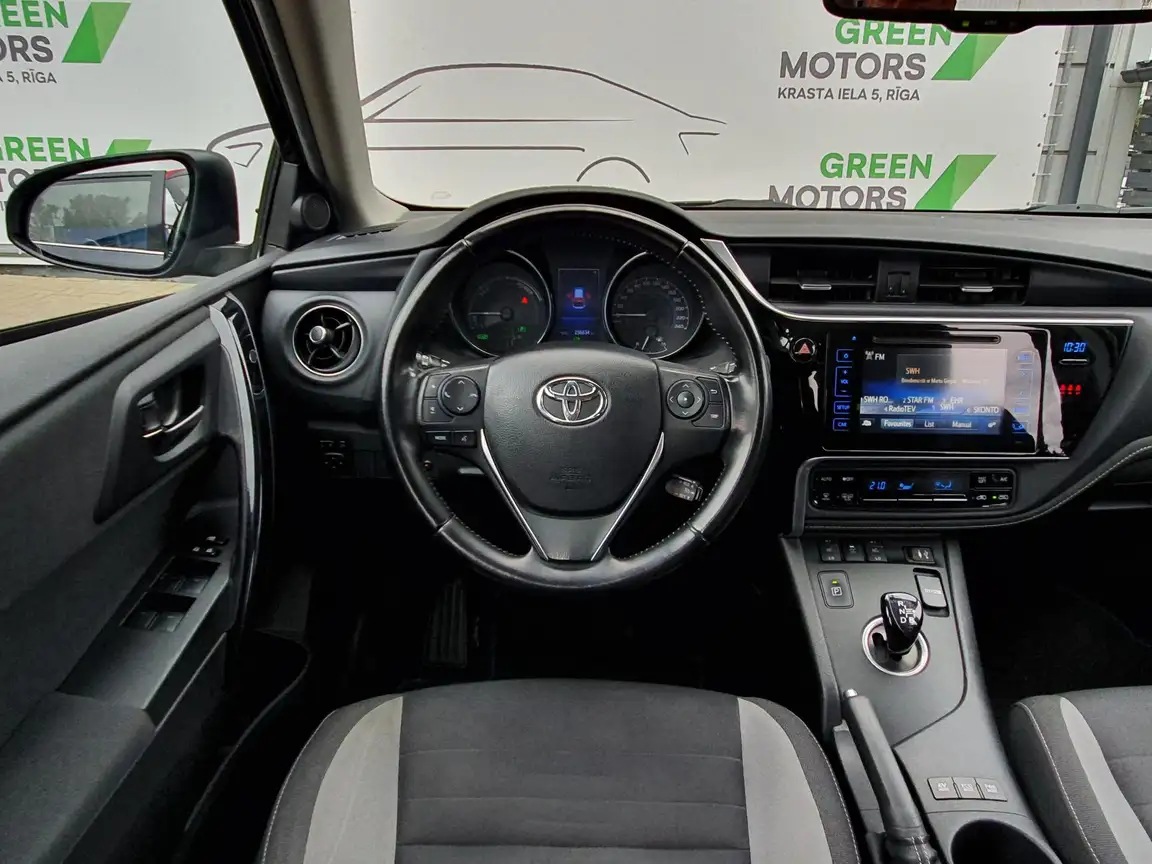 TOYOTA AURIS