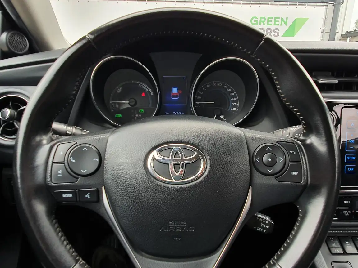 TOYOTA AURIS