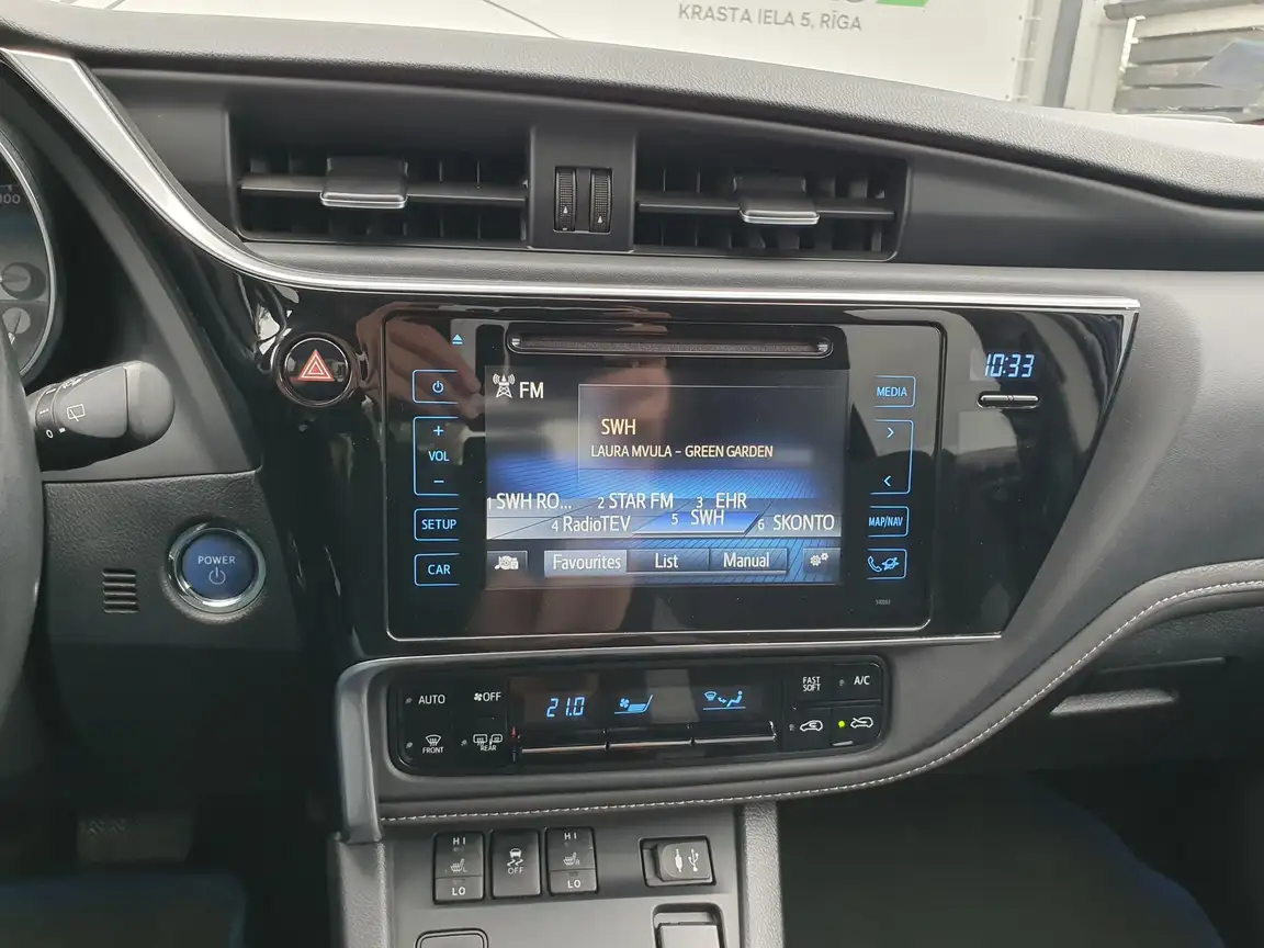 TOYOTA AURIS