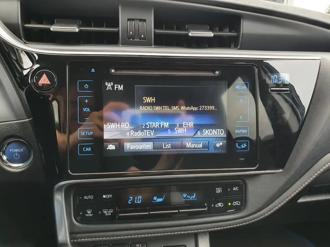 TOYOTA AURIS