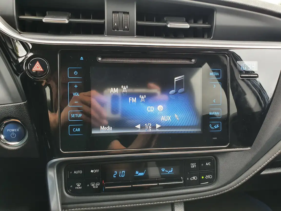 TOYOTA AURIS