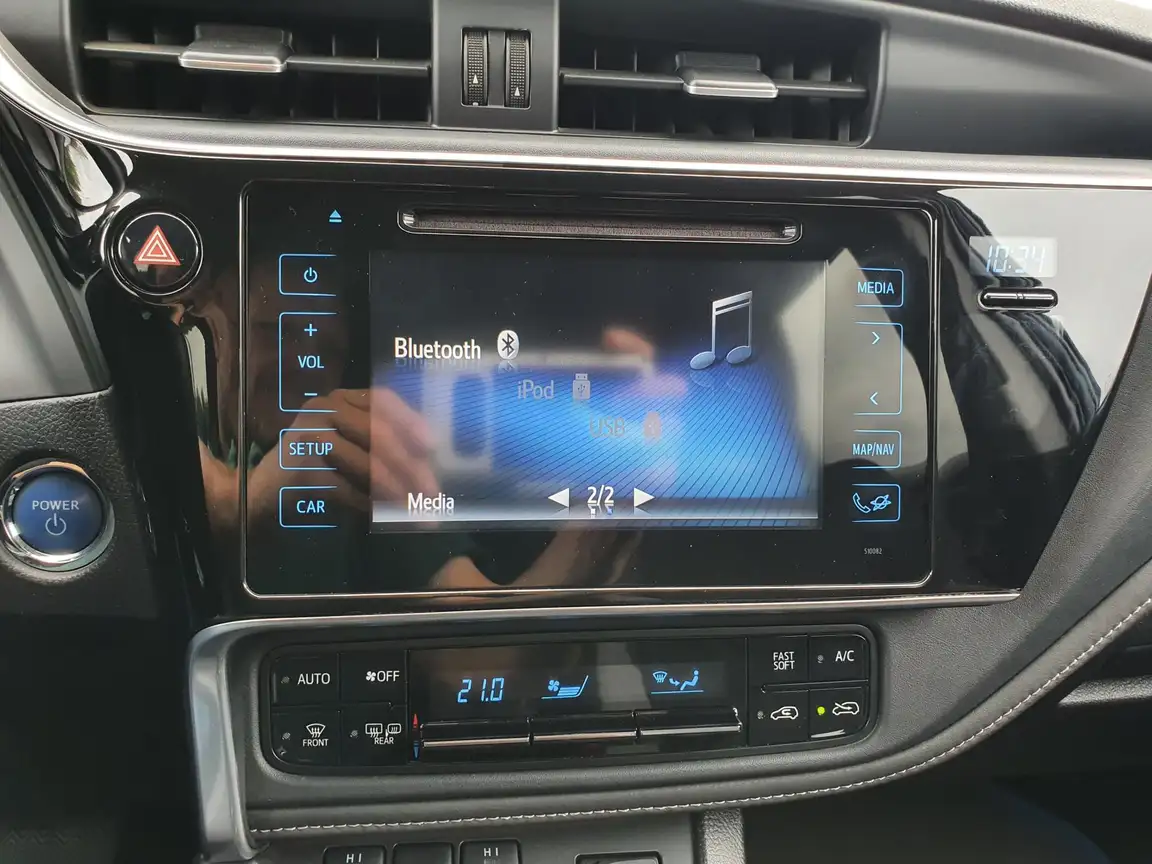 TOYOTA AURIS